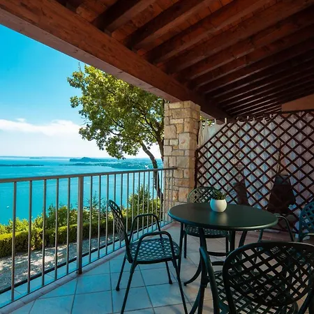 Domina Borgo Degli Ulivi - Garda Aparthotel Gardone Riviera