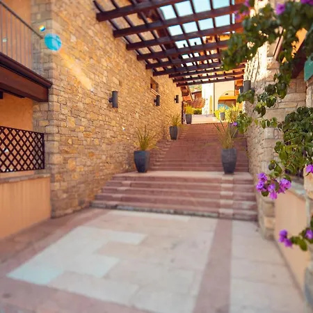 شقة فندقية Domina Borgo Degli Ulivi - Garda 4*