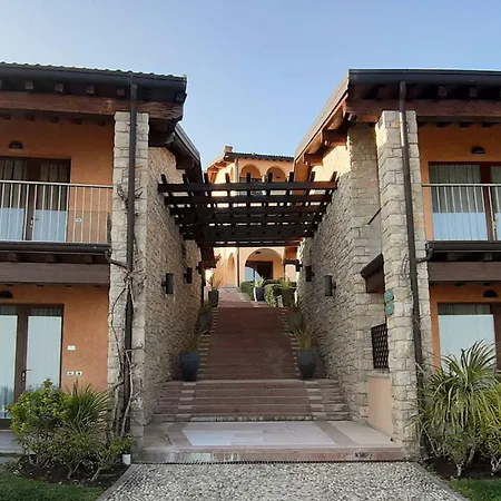 شقة فندقية Domina Borgo Degli Ulivi - Garda 4*